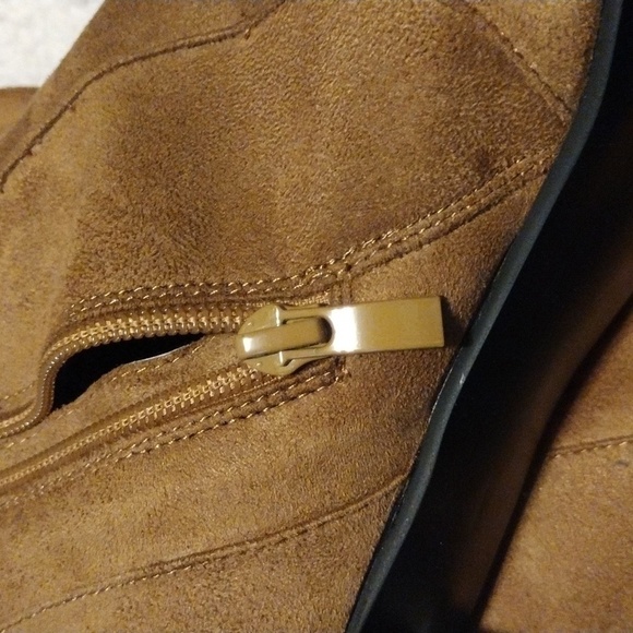 Boston Design Studio sz 9.5W booties with zippers and buckle detail in camel - Picture 6 of 8